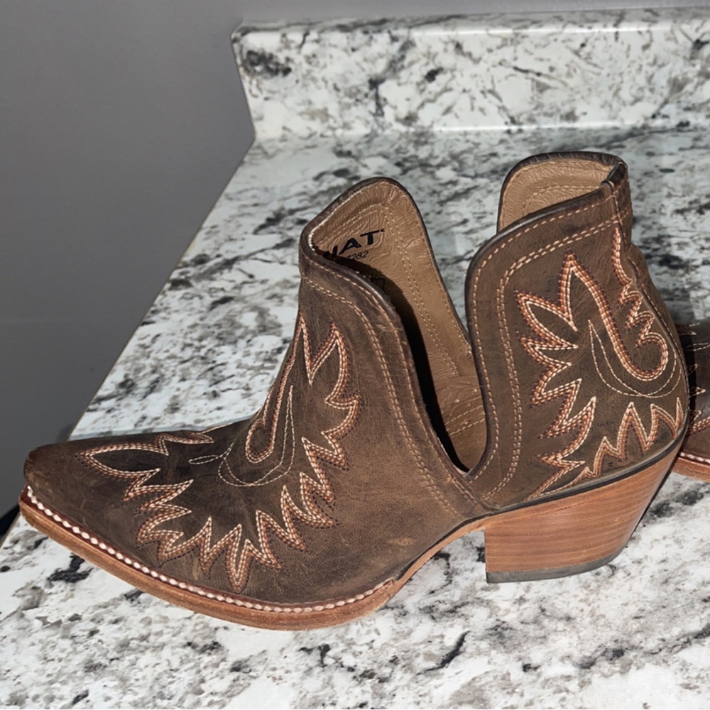 Ariat Women's Dixon Weathered Brown Cowboy Booties